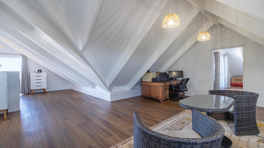 5 Bedroom Property for Sale in Grotto Bay Western Cape